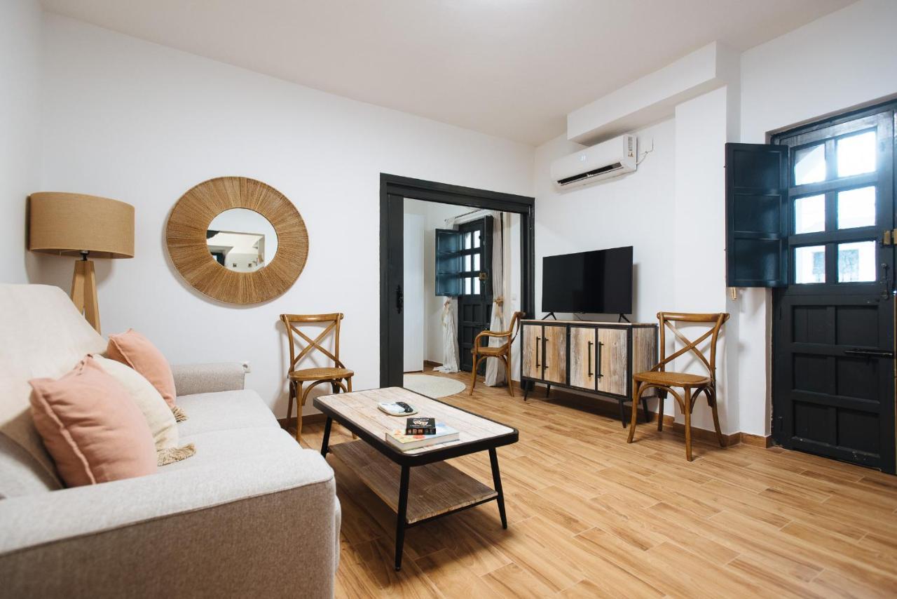 Aitana'S Retreat With Charming Garden Apartment Seville Exterior photo